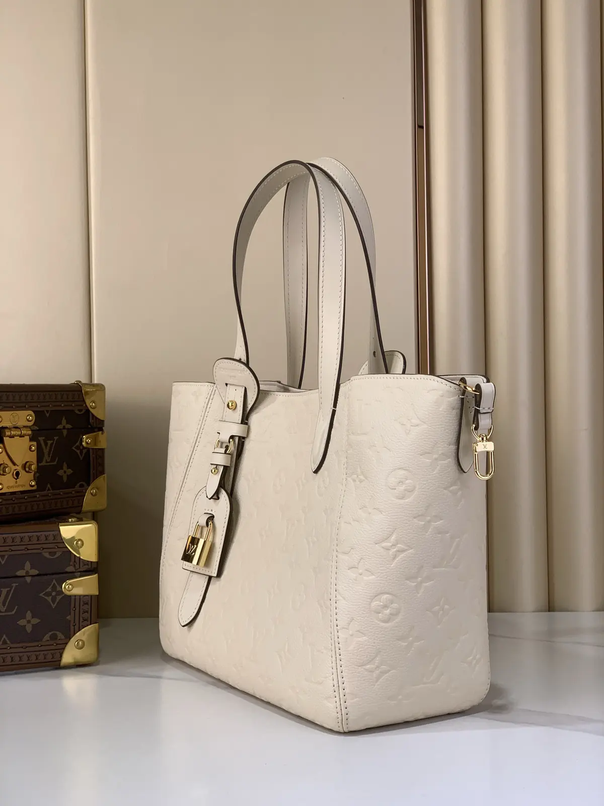 LV Style White Leather Tote Bag Lookbook Reference image 2