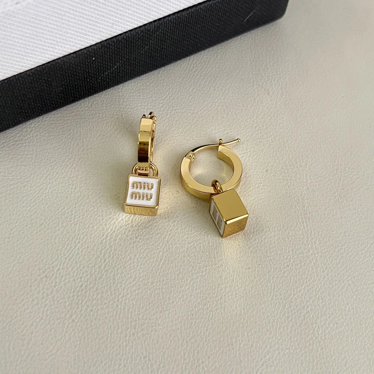 Miu Miu Style Accessories Lookbook Reference image 5