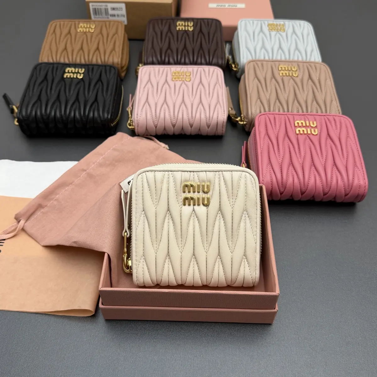 Miu Miu Style Beige Leather Wallet Lookbook Reference image 4