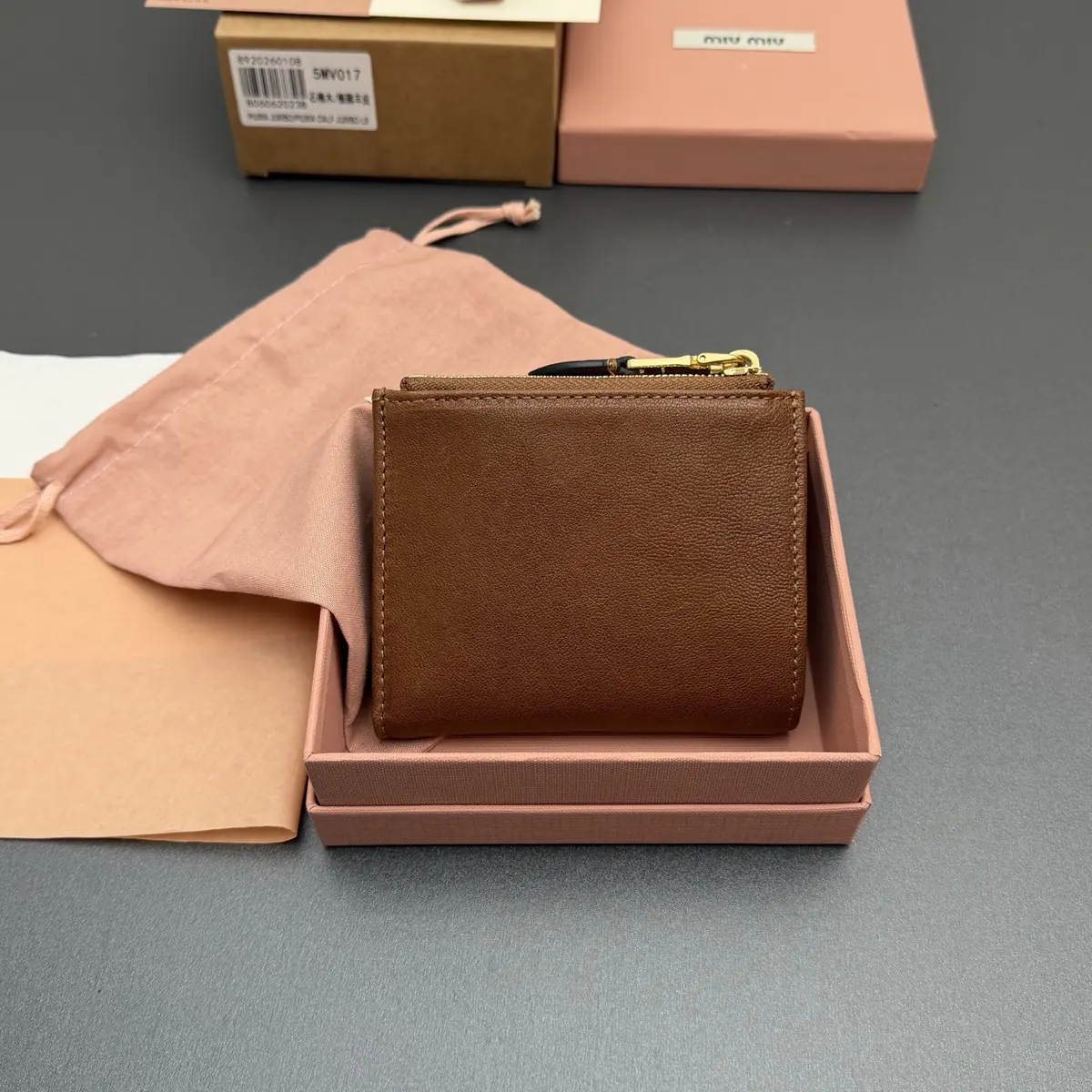 Miu Miu Style Beige Leather Wallet Lookbook Reference image 3