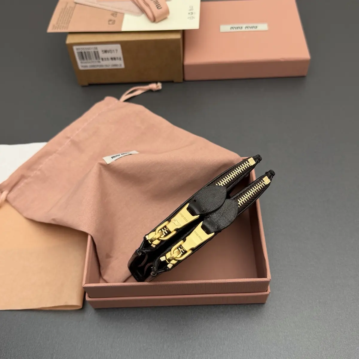 Miu Miu Style Beige Leather Wallet Lookbook Reference image 4