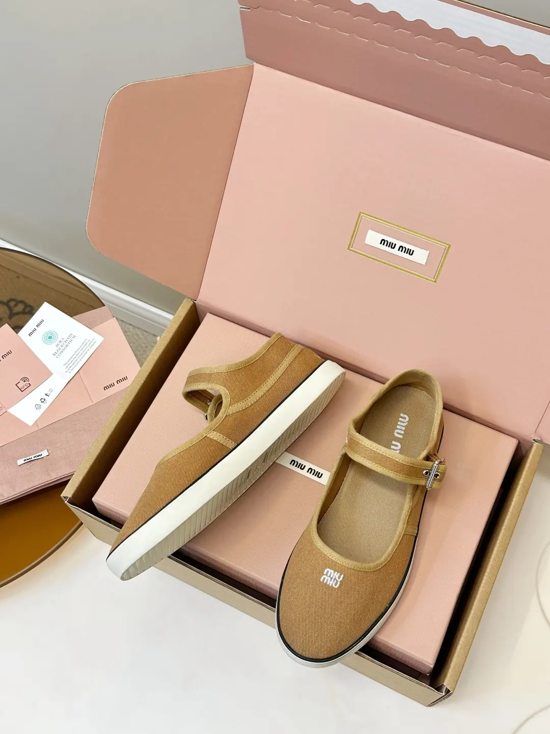 Miu Miu Style Canvas Bags Lookbook Reference image 5