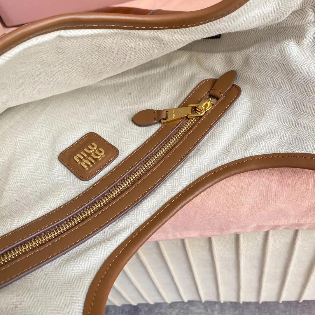 Miu Miu Style Leather Tote Bag Bags Tote Bag detail image 9 from source 719374