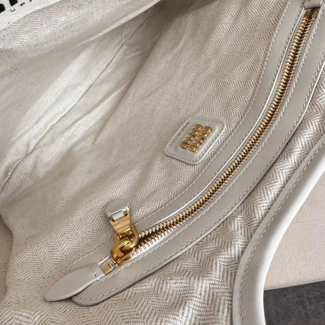 Miu Miu Style Leather Tote Bag Bags Tote Bag detail image 8 from source 719378