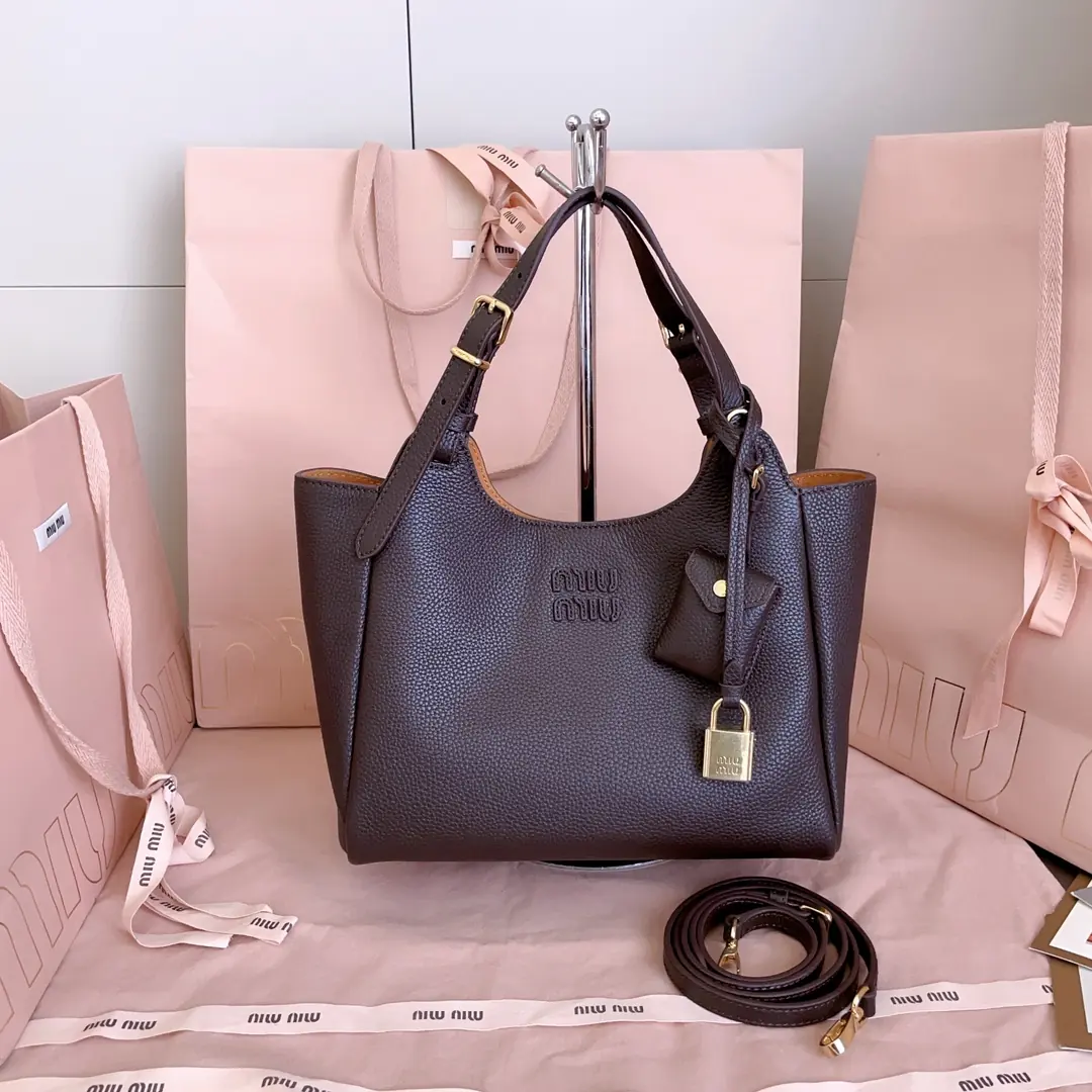 Miu Miu Style Leather Tote Bag Lookbook Reference image 1