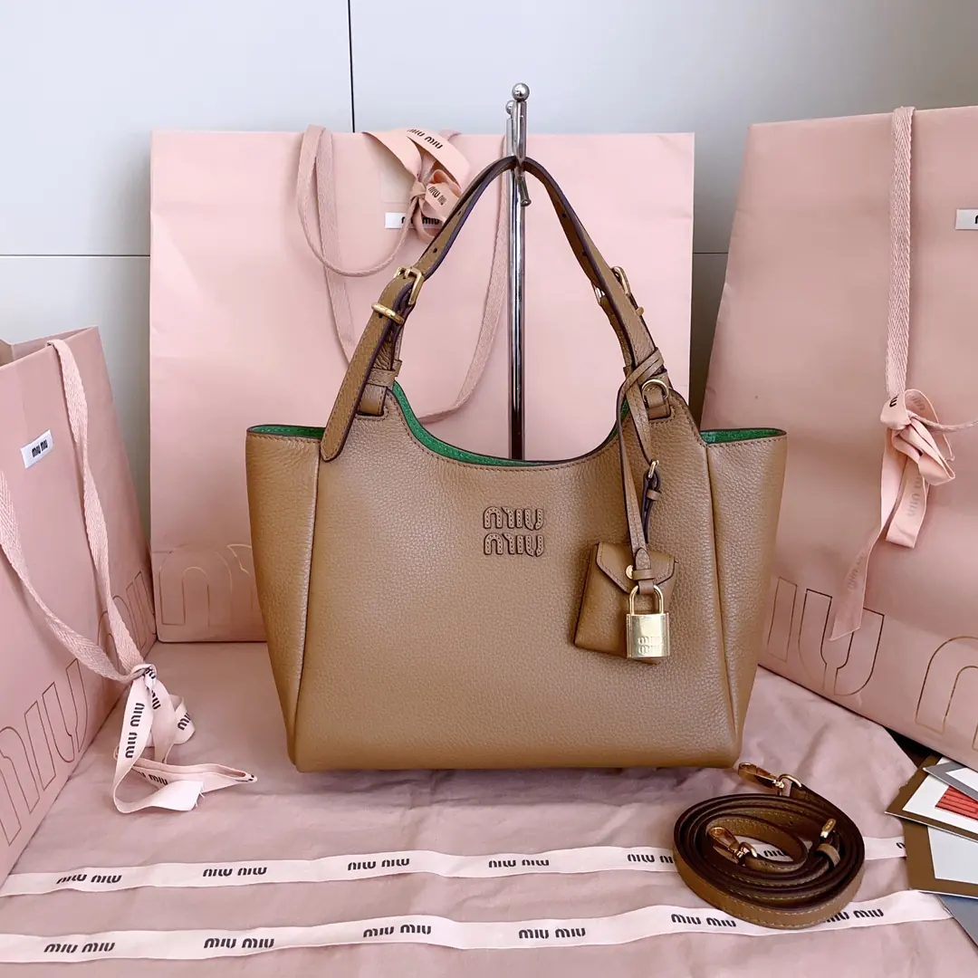 Miu Miu Style Leather Tote Bag Lookbook Reference image 1