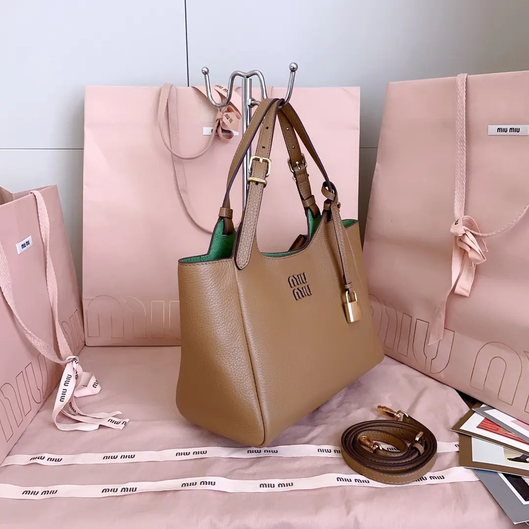 Miu Miu Style Leather Tote Bag Lookbook Reference image 2