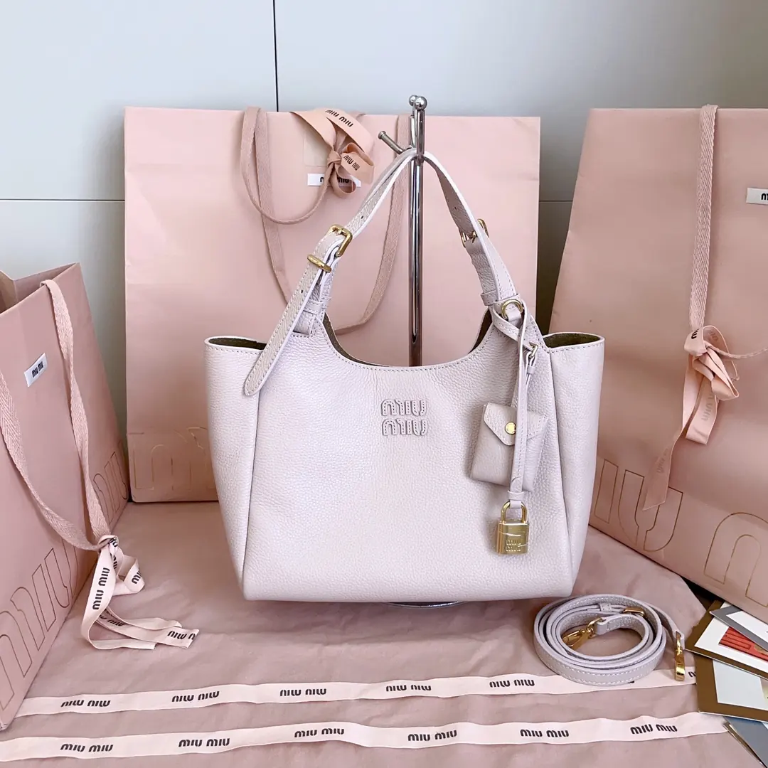 Miu Miu Style Leather Tote Bag Lookbook Reference image 1