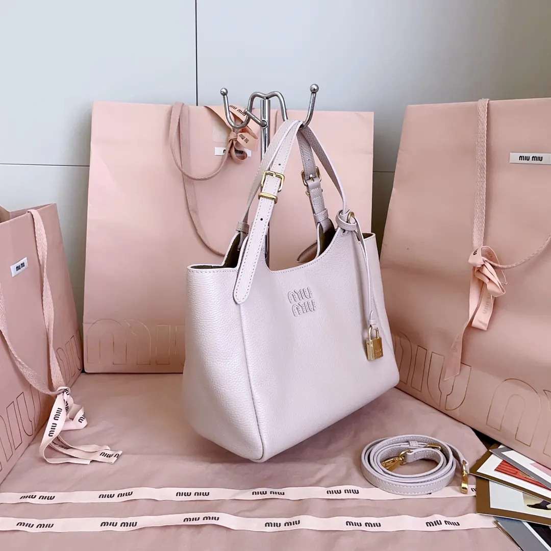 Miu Miu Style Leather Tote Bag Lookbook Reference image 2
