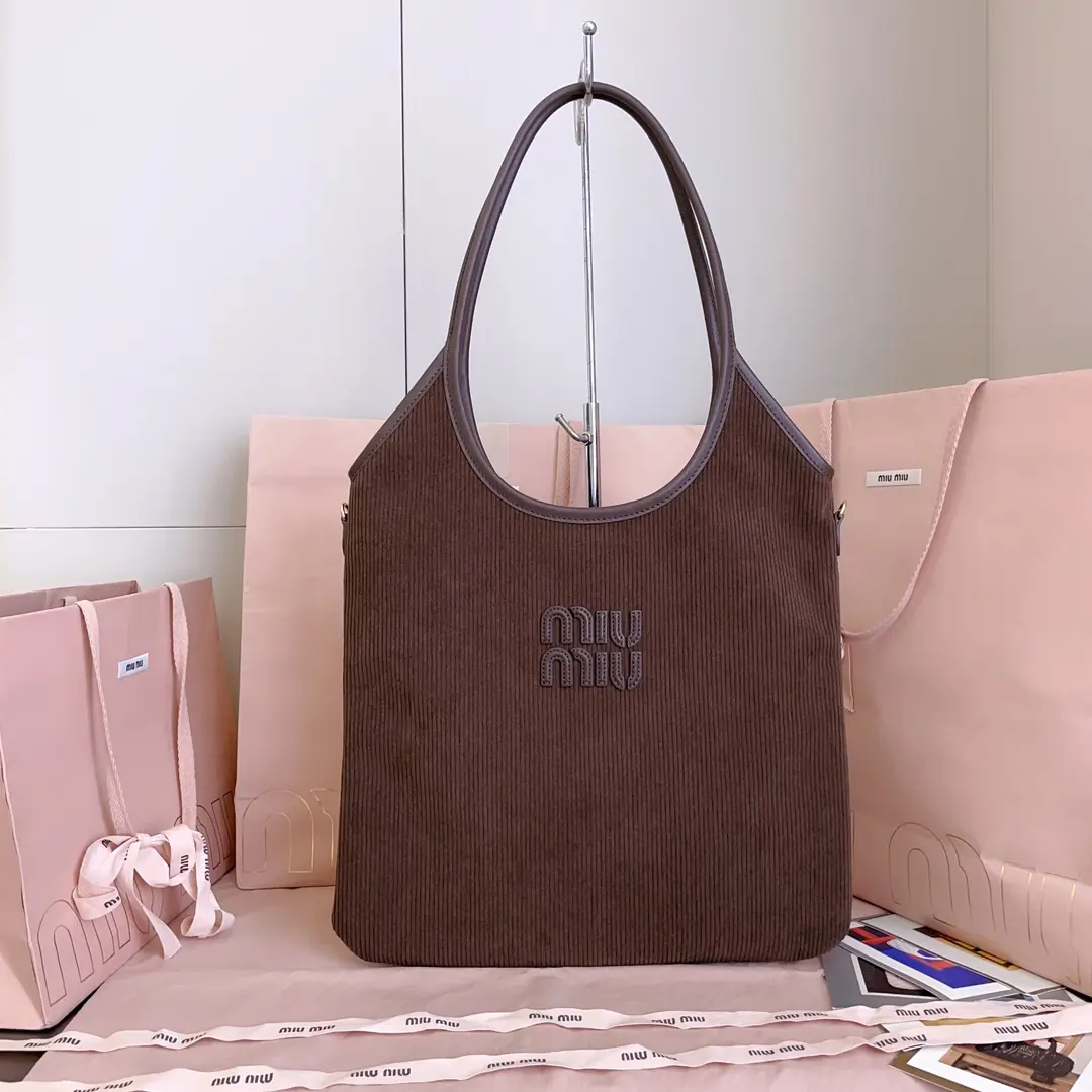 Miu Miu Style Leather Tote Bag Lookbook Reference image 1