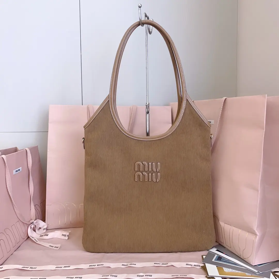 Miu Miu Style Leather Tote Bag Lookbook Reference image 1