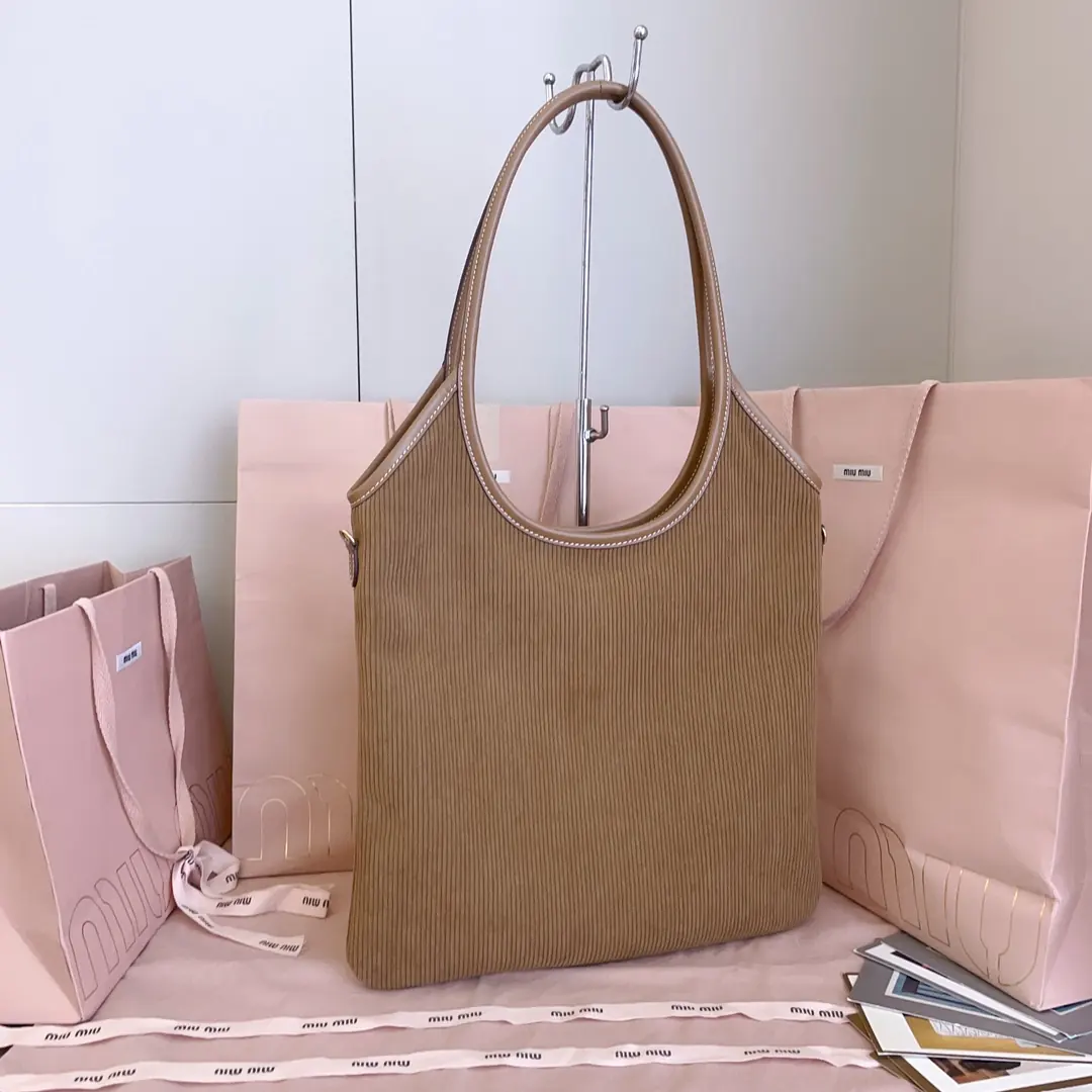 Miu Miu Style Leather Tote Bag Lookbook Reference image 3