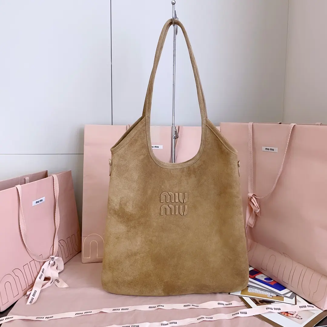 Miu Miu Style Leather Tote Bag Lookbook Reference image 1