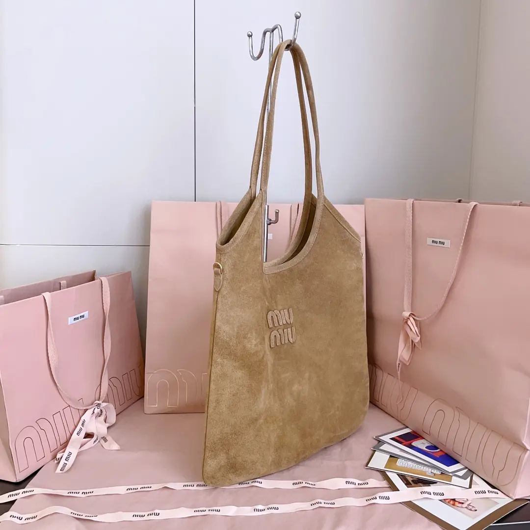 Miu Miu Style Leather Tote Bag Lookbook Reference image 2