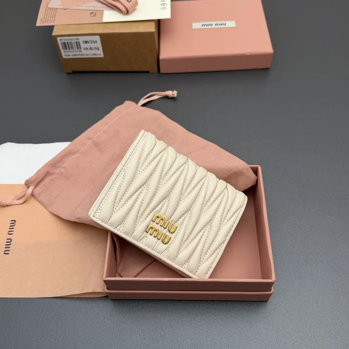Miu Miu Style White Leather Wallet Lookbook Reference image 2