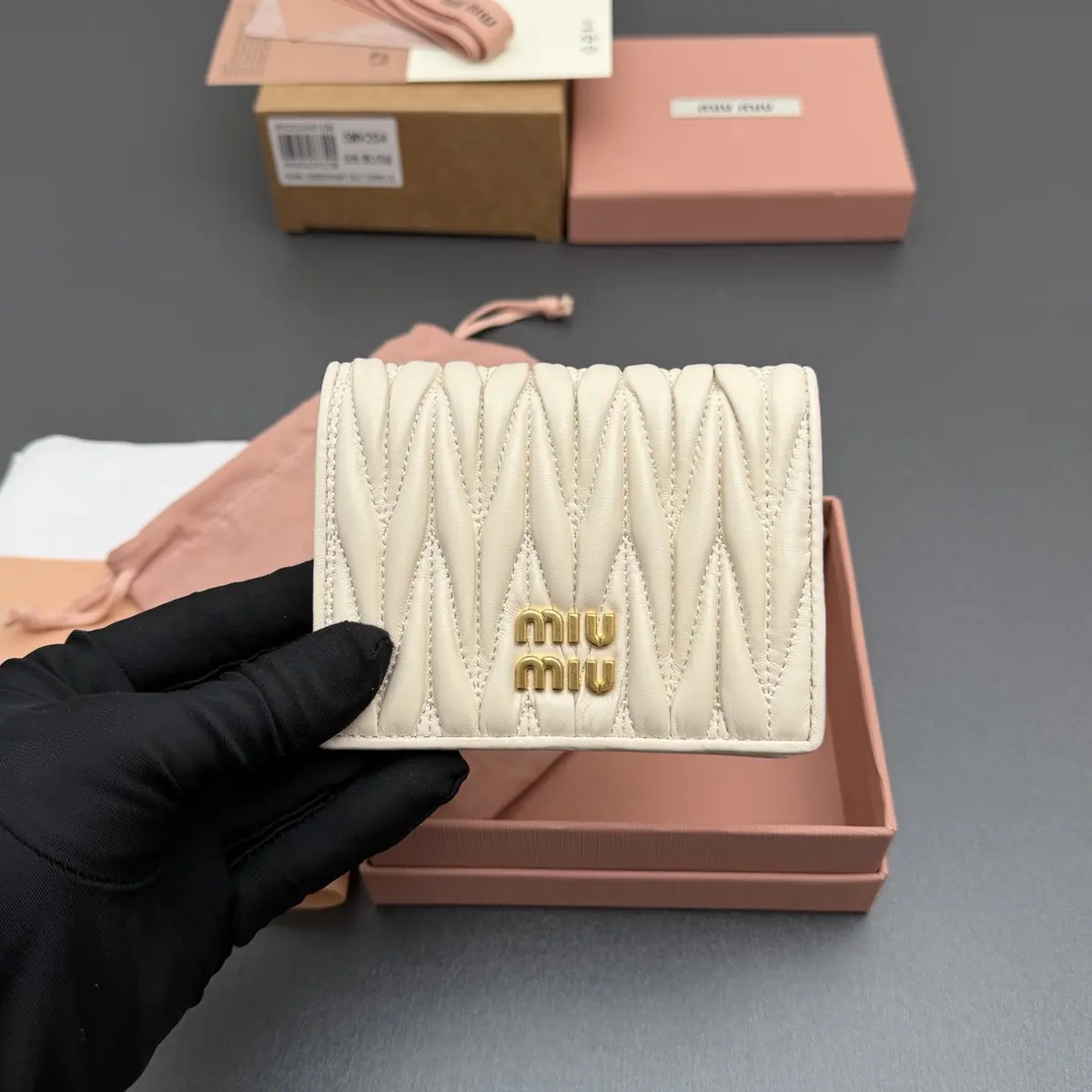 Miu Miu Style White Leather Wallet Lookbook Reference image 6