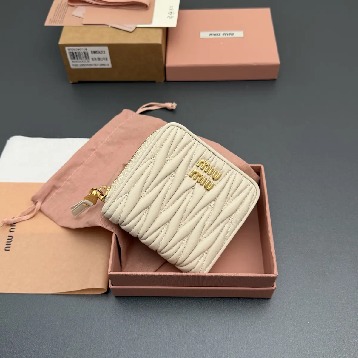 Miu Miu Style White Leather Wallet Lookbook Reference image 2