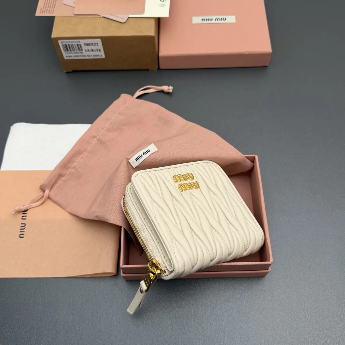 Miu Miu Style White Leather Wallet Lookbook Reference image 4