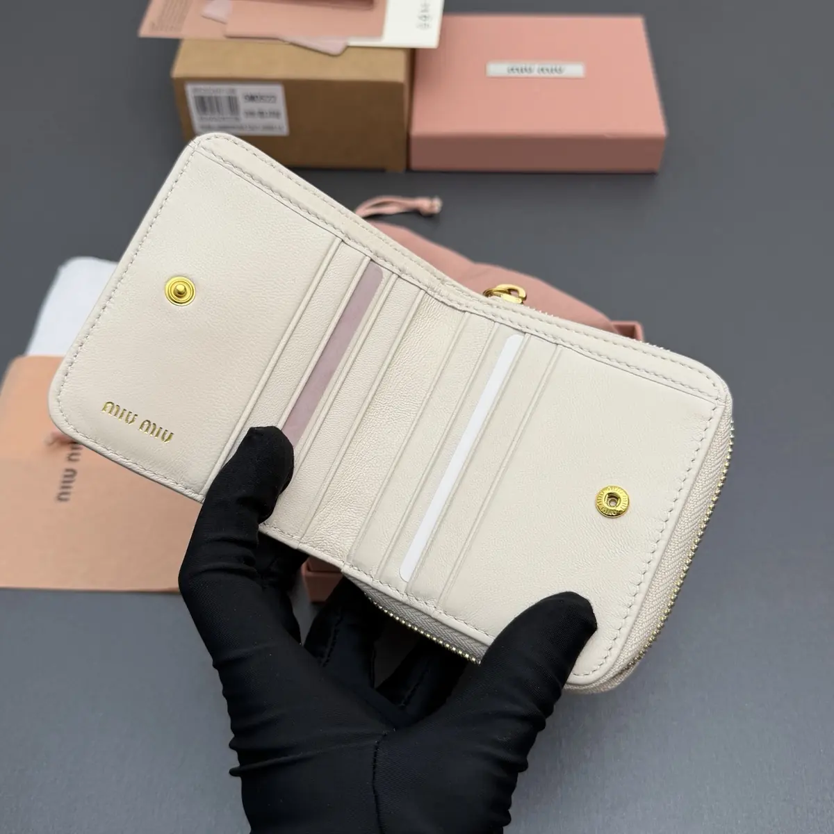 Miu Miu Style White Leather Wallet Lookbook Reference image 6