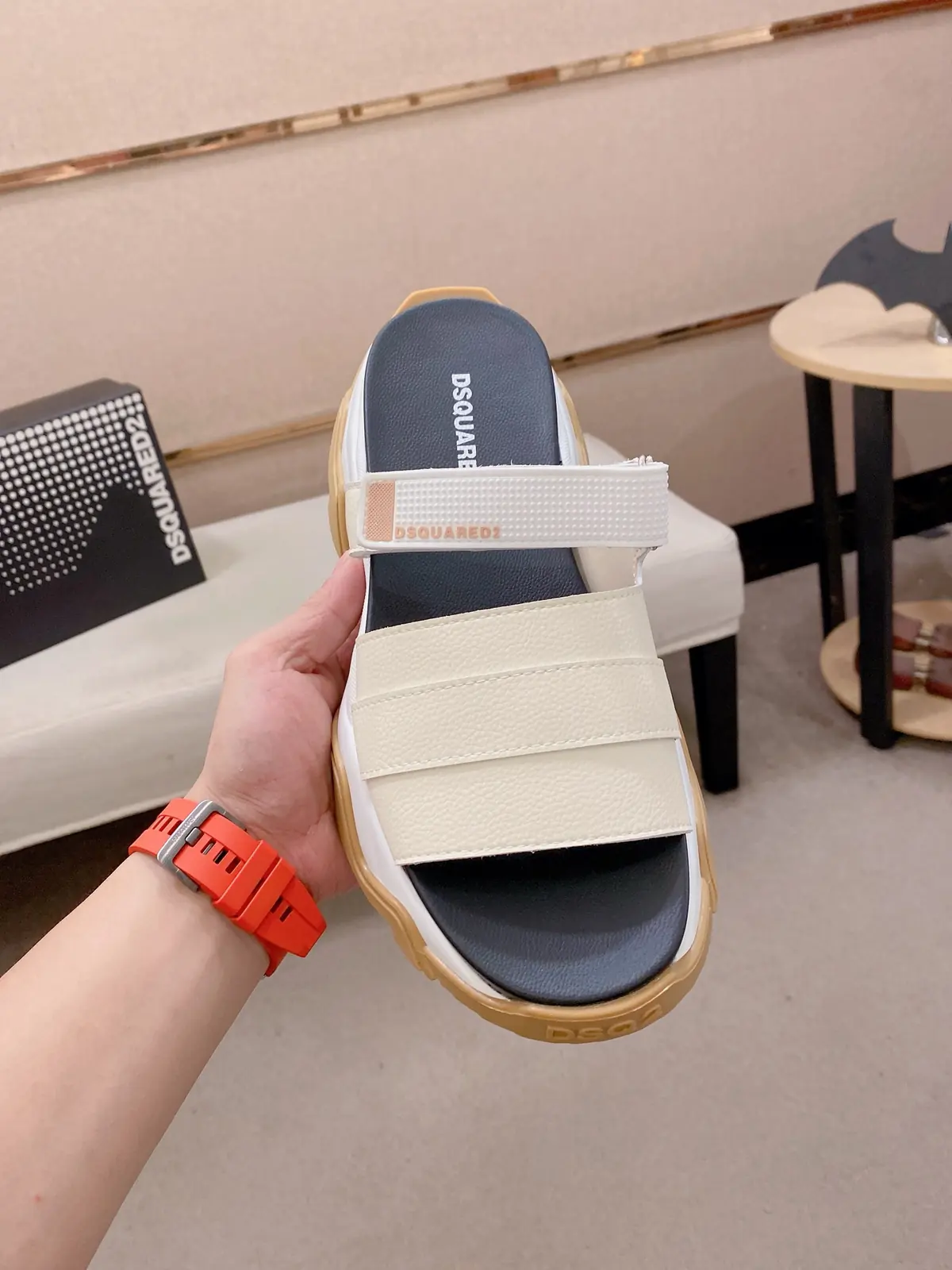 Moncler男 Style Leather Men's Shoes Lookbook Reference image 2