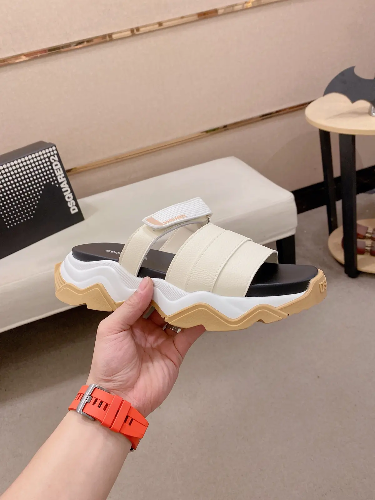 Moncler男 Style Leather Men's Shoes Lookbook Reference image 4