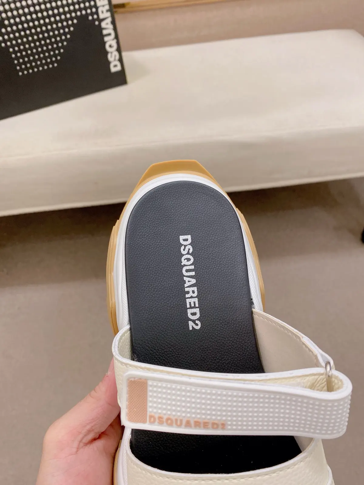 Moncler男 Style Leather Men's Shoes Lookbook Reference image 5