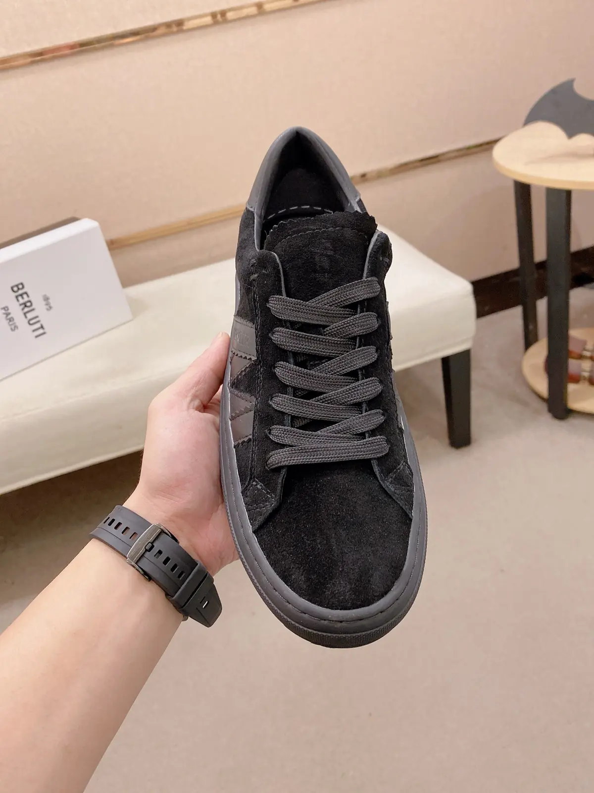 Moncler男 Style Leather Men's Shoes Lookbook Reference image 2