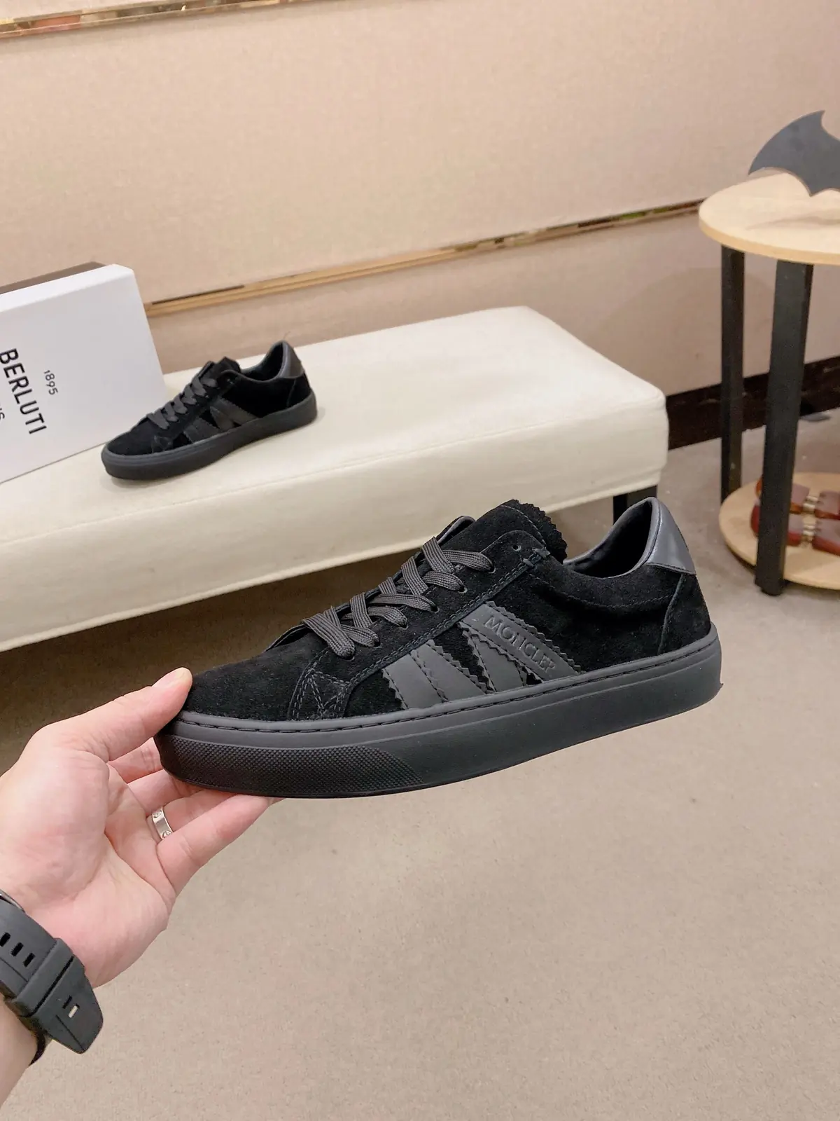 Moncler男 Style Leather Men's Shoes Lookbook Reference image 3