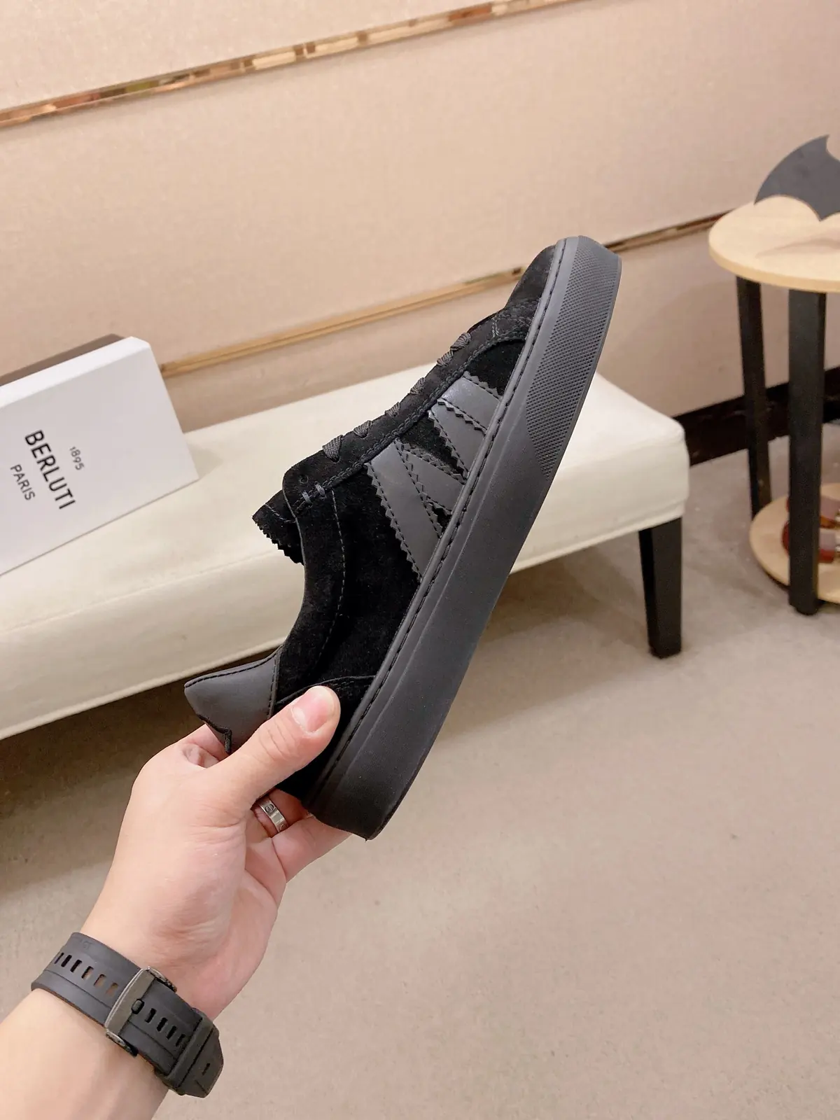 Moncler男 Style Leather Men's Shoes Lookbook Reference image 5