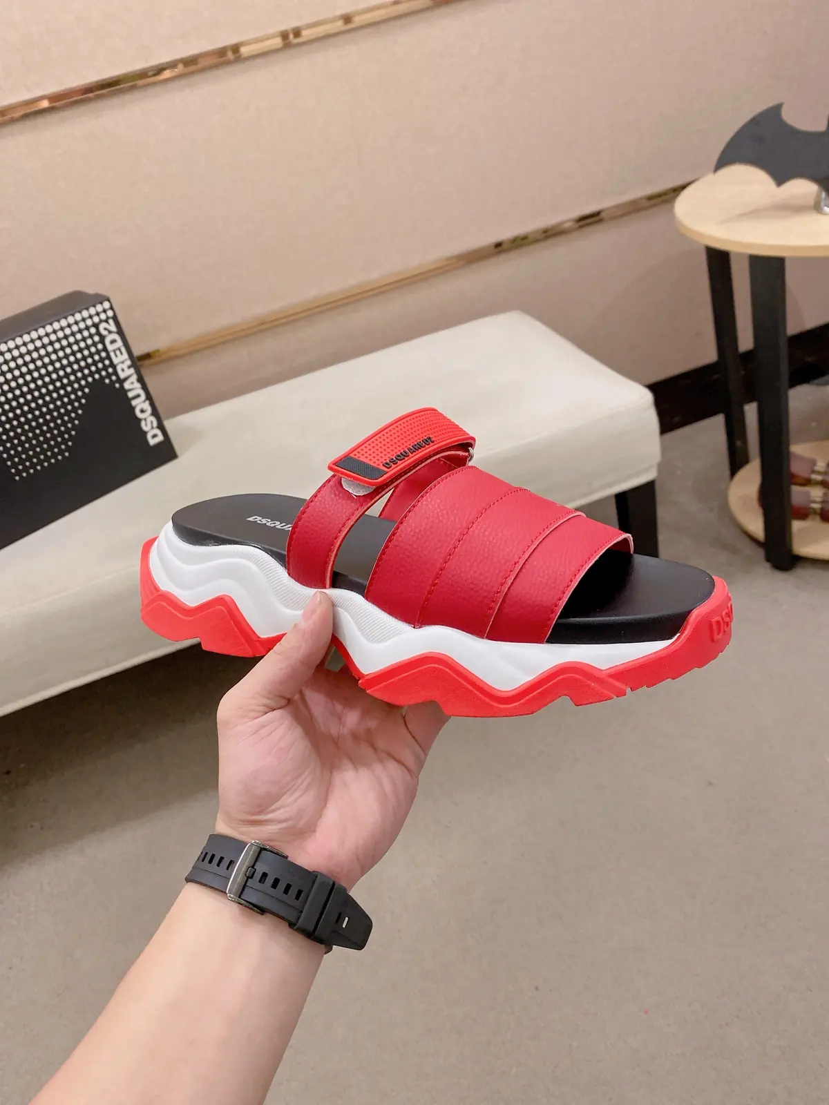 Moncler男 Style Leather Men's Shoes Lookbook Reference image 4