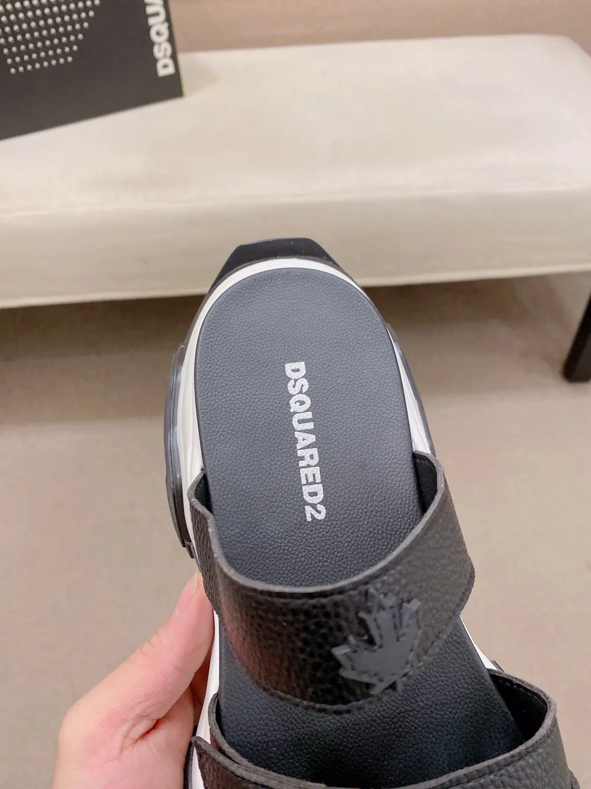 Moncler男 Style Leather Men's Shoes Lookbook Reference image 5