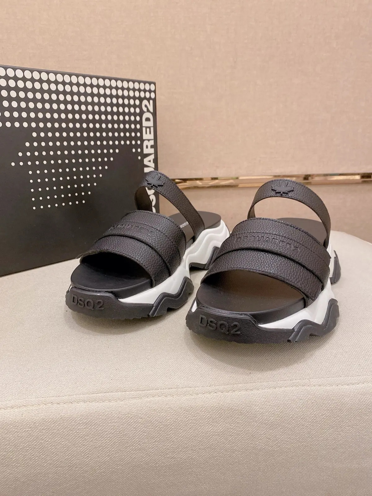 Moncler男 Style Leather Men's Shoes Lookbook Reference image 6