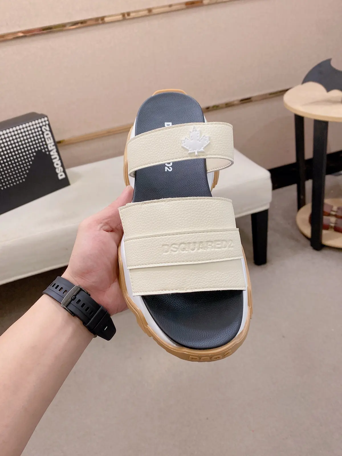 Moncler男 Style Leather Men's Shoes Lookbook Reference image 2