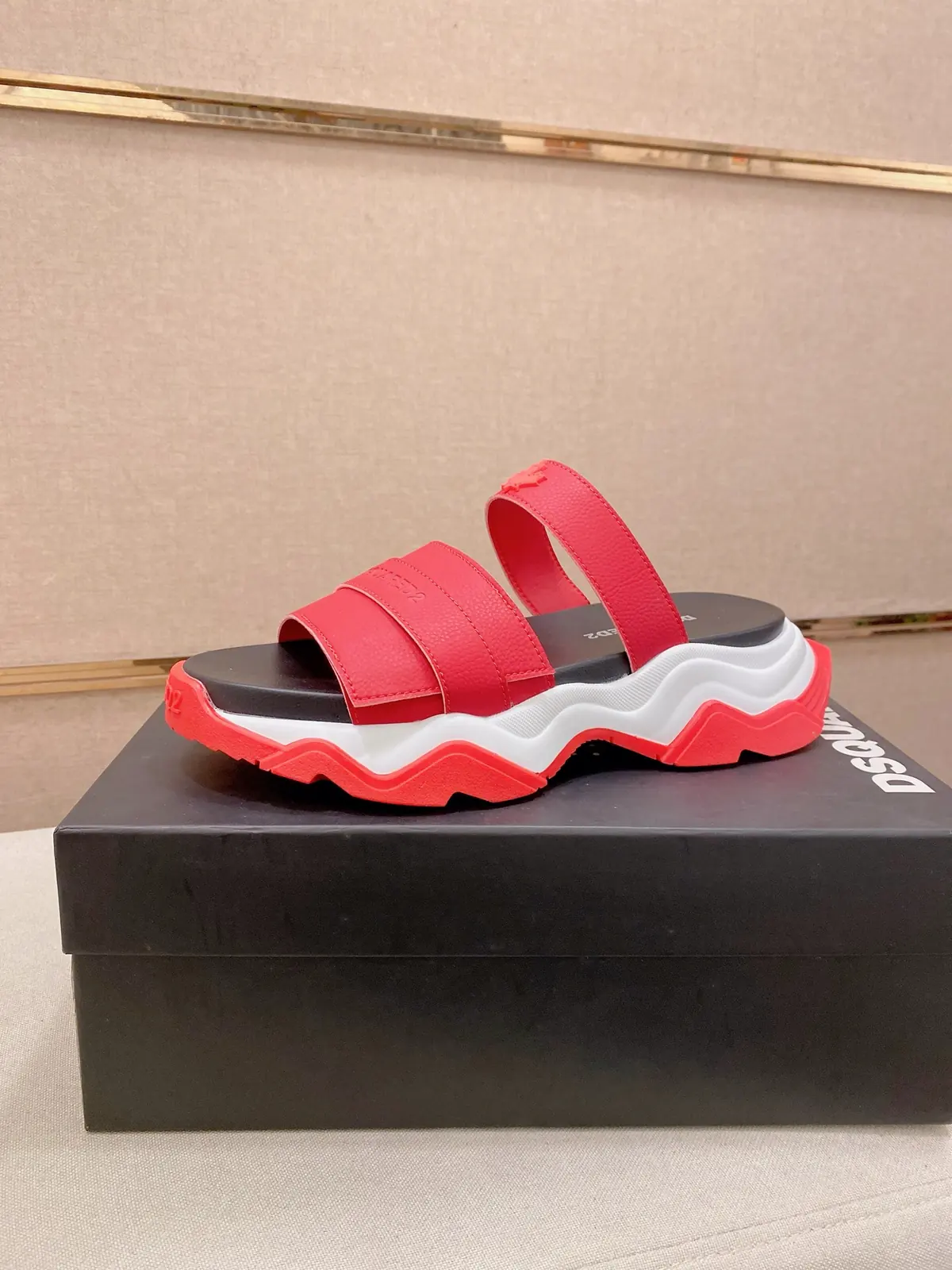 Moncler男 Style Leather Men's Shoes Lookbook Reference image 1