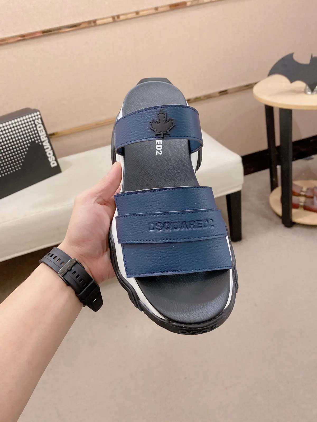 Moncler男 Style Leather Men's Shoes Lookbook Reference image 2
