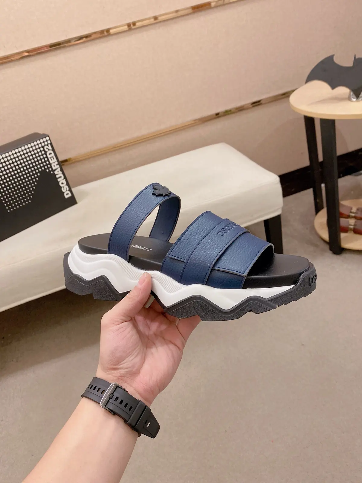 Moncler男 Style Leather Men's Shoes Lookbook Reference image 4