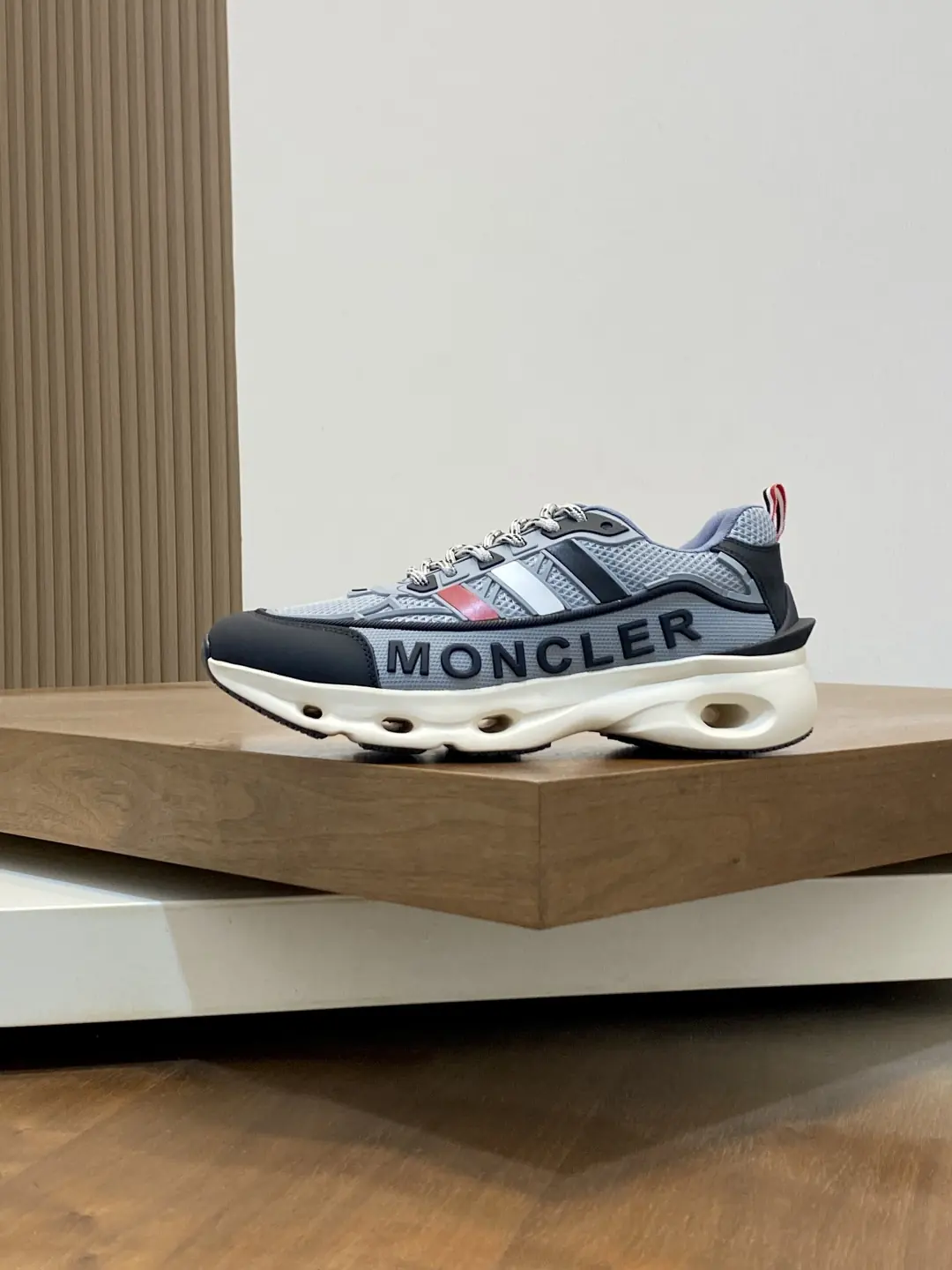 Moncler男 Style Men's Shoes Lookbook Reference image 2