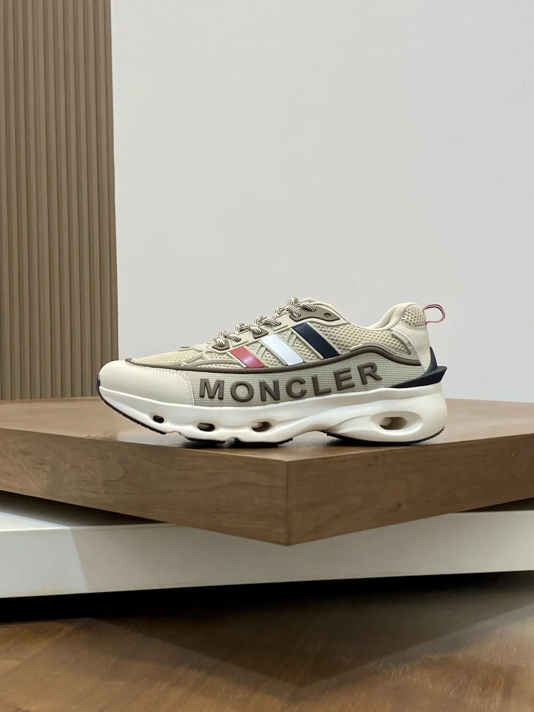 Moncler男 Style Men's Shoes Lookbook Reference image 2