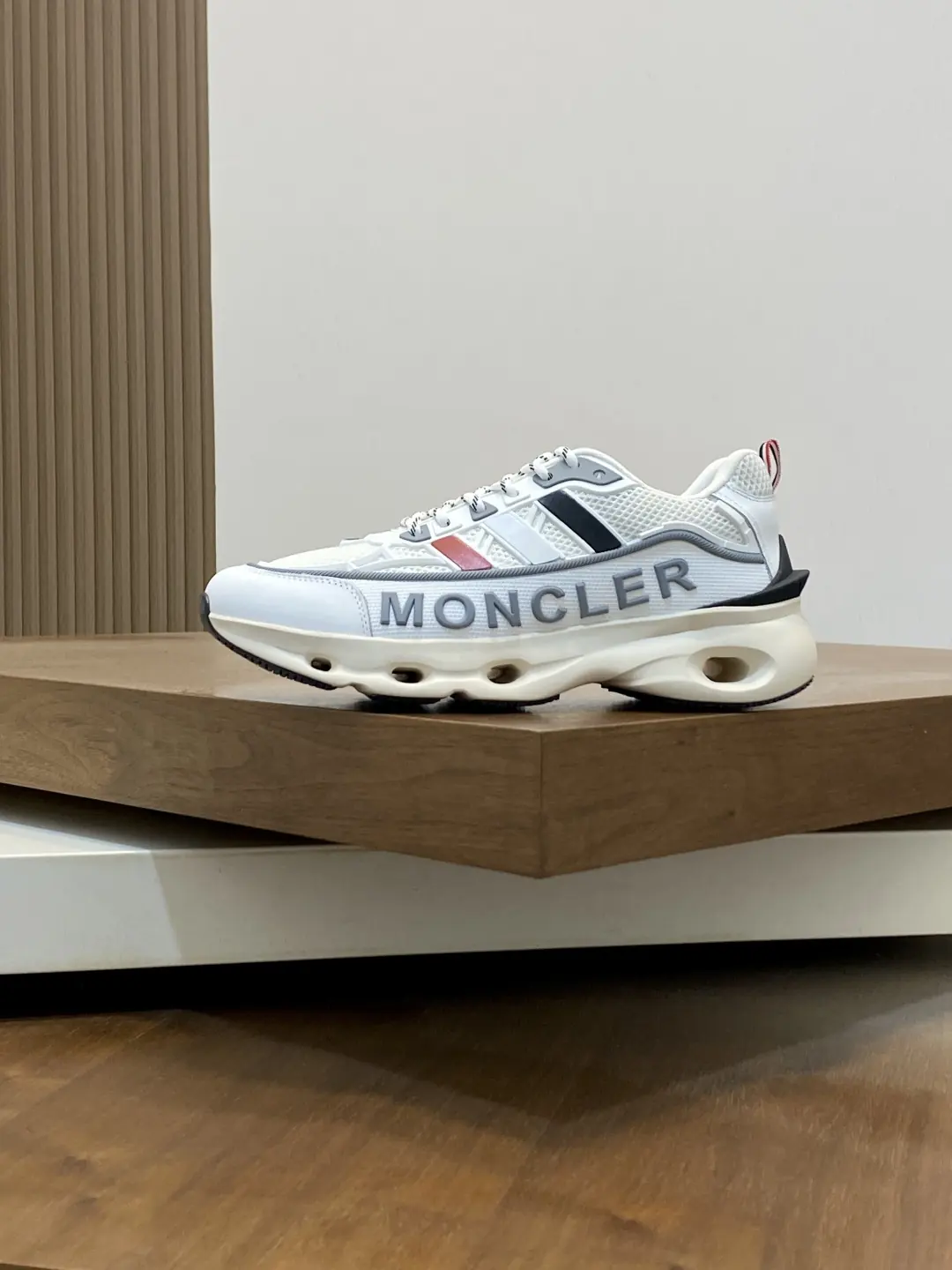 Moncler男 Style Men's Shoes Lookbook Reference image 2