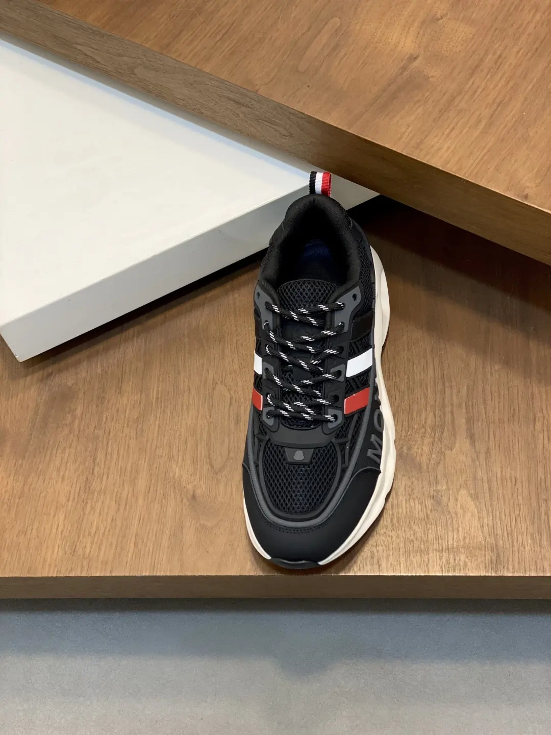 Moncler男 Style Men's Shoes Lookbook Reference image 6