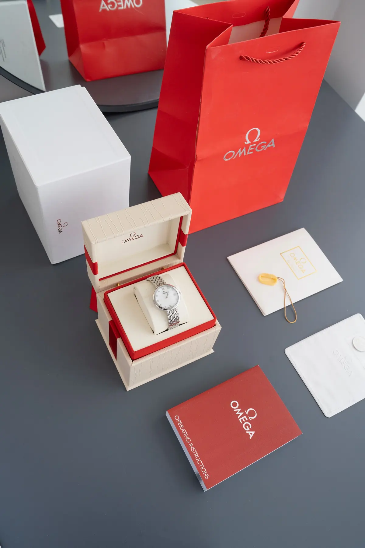 Omega（欧米茄） Style Beige Watches Lookbook Reference image 1