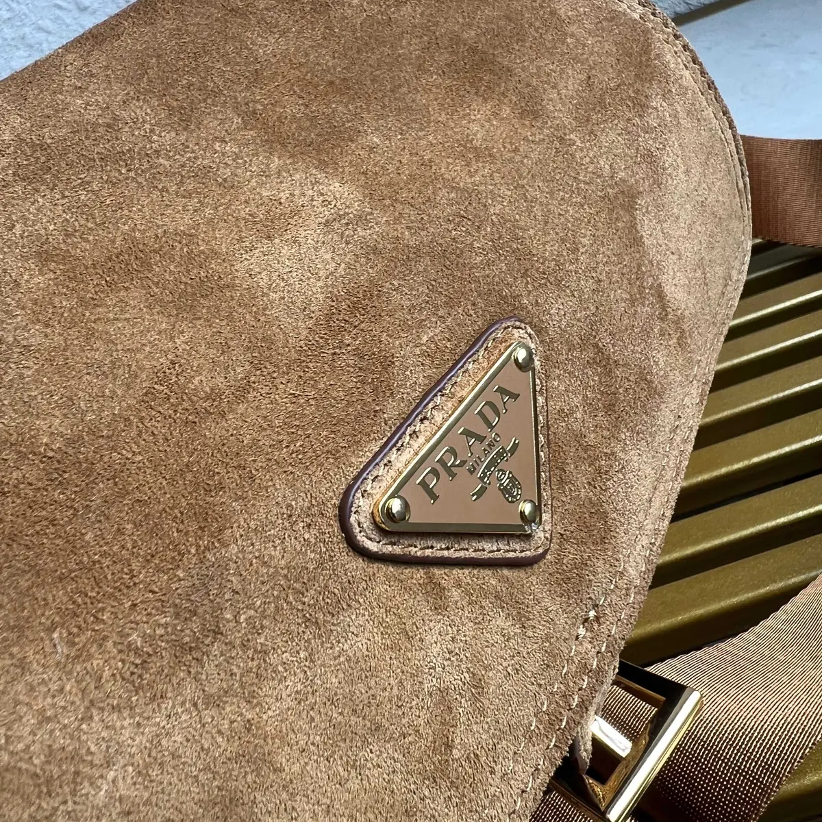Prada Style Gold Leather Shoulder Bag Lookbook Reference image 5
