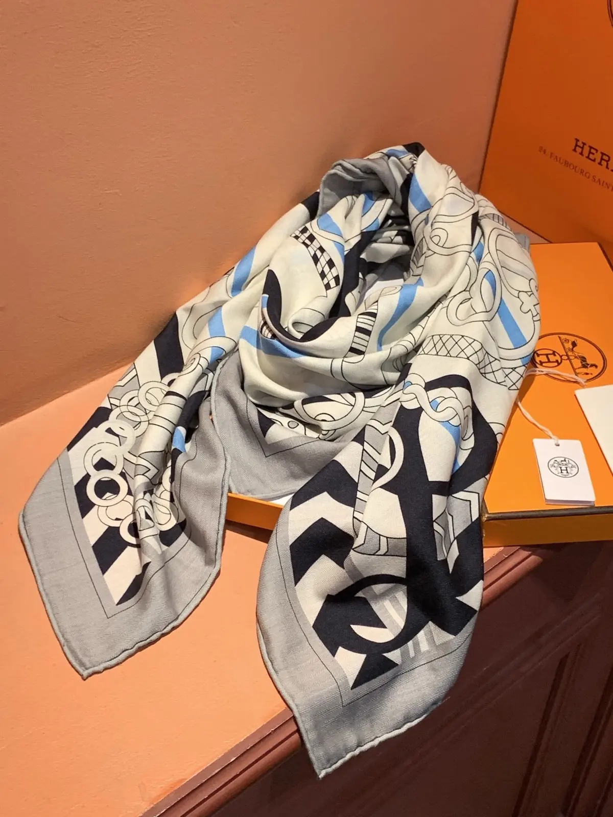 Scarf（围巾） Style Beige Scarf Lookbook Reference image 4