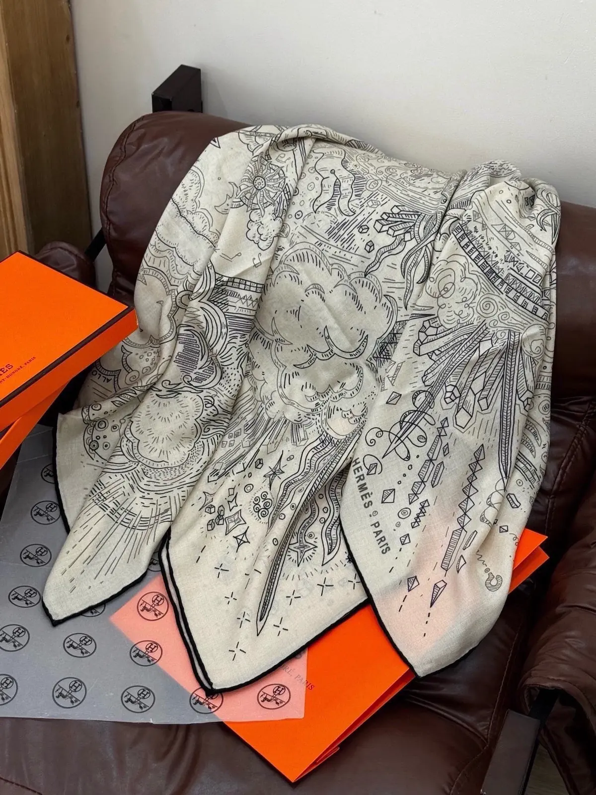 Scarf（围巾） Style Beige Scarf Lookbook Reference image 5