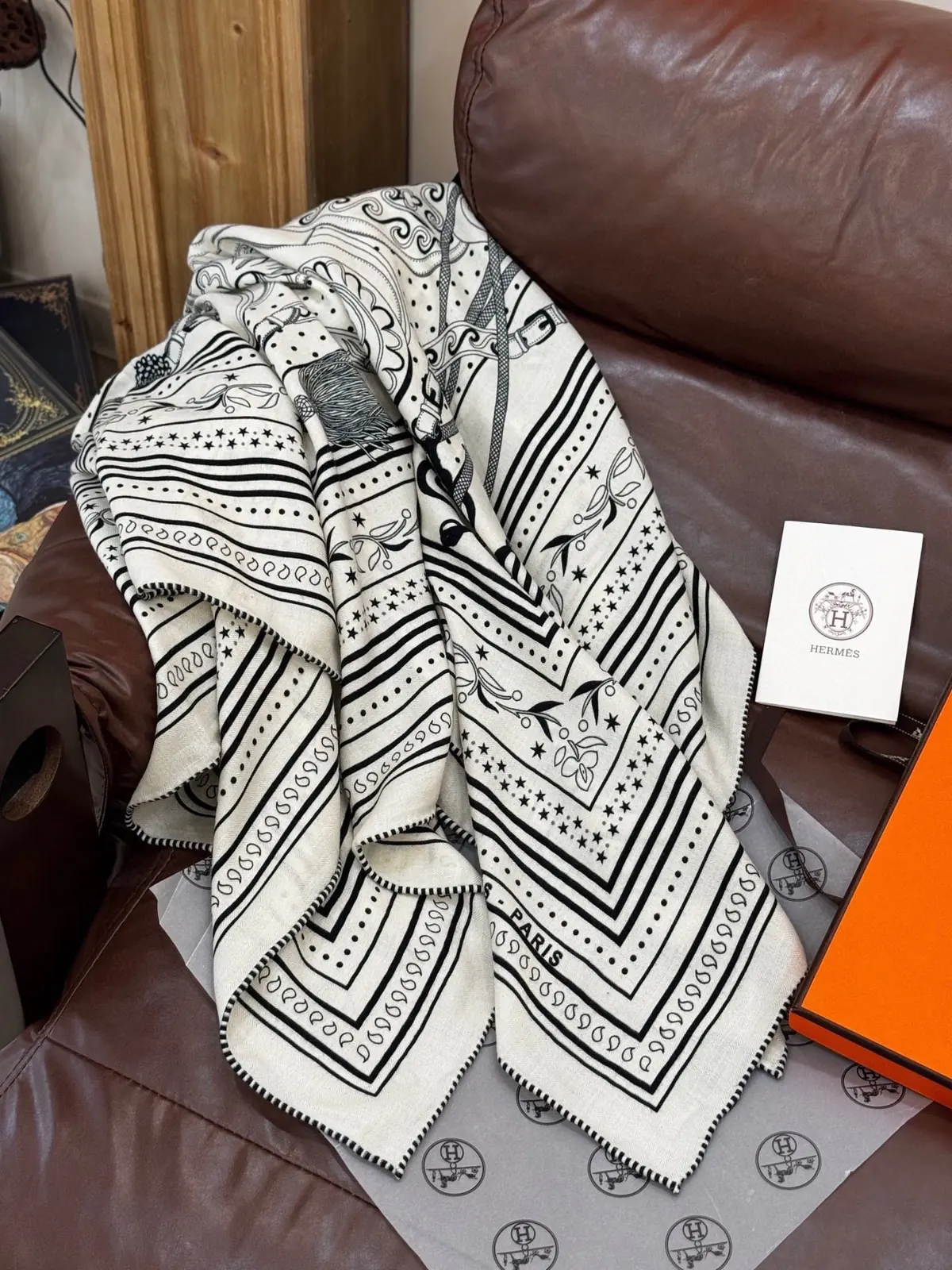 Scarf（围巾） Style Beige Scarf Lookbook Reference image 5