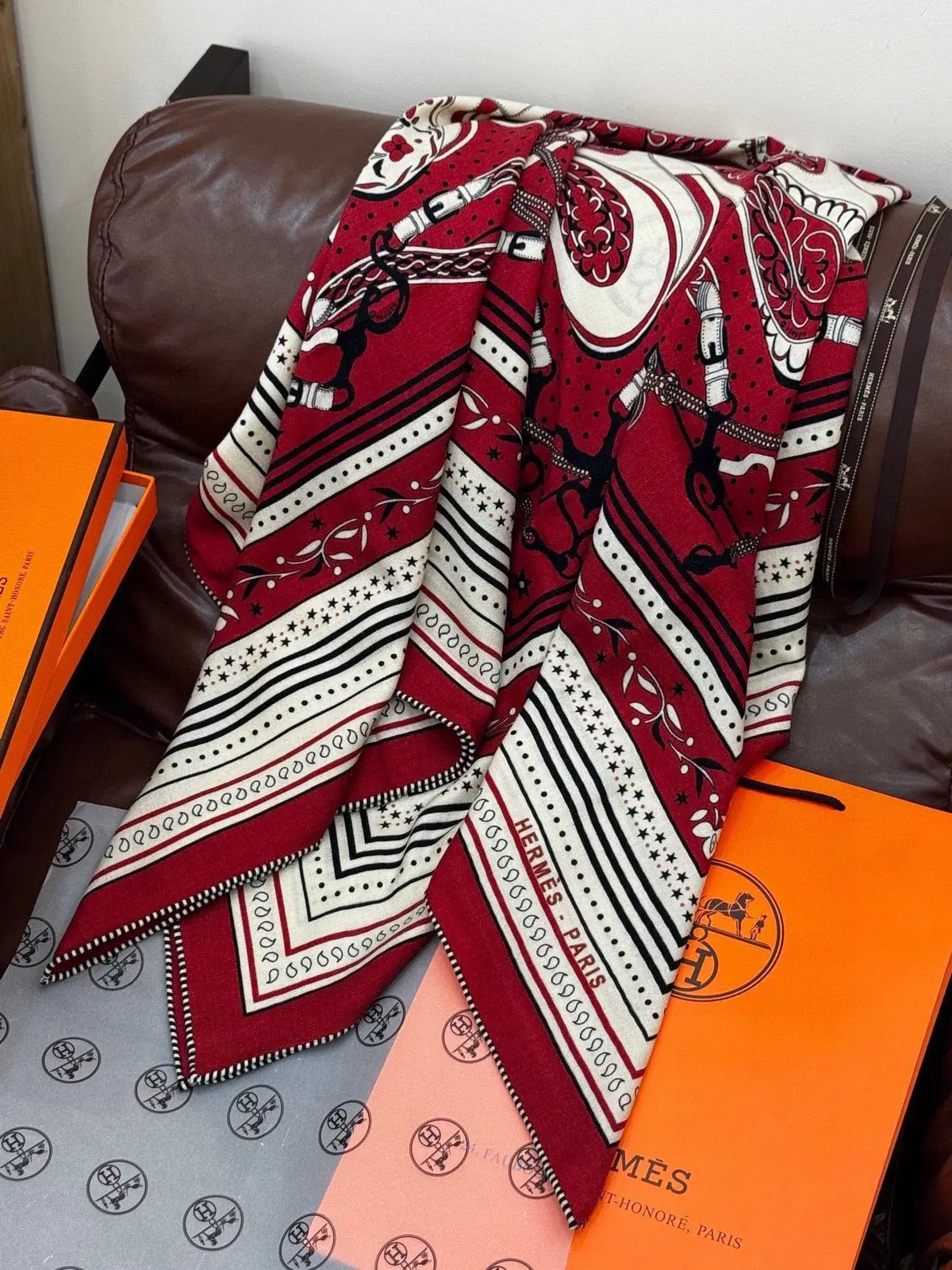 Scarf（围巾） Style Beige Scarf Lookbook Reference image 5