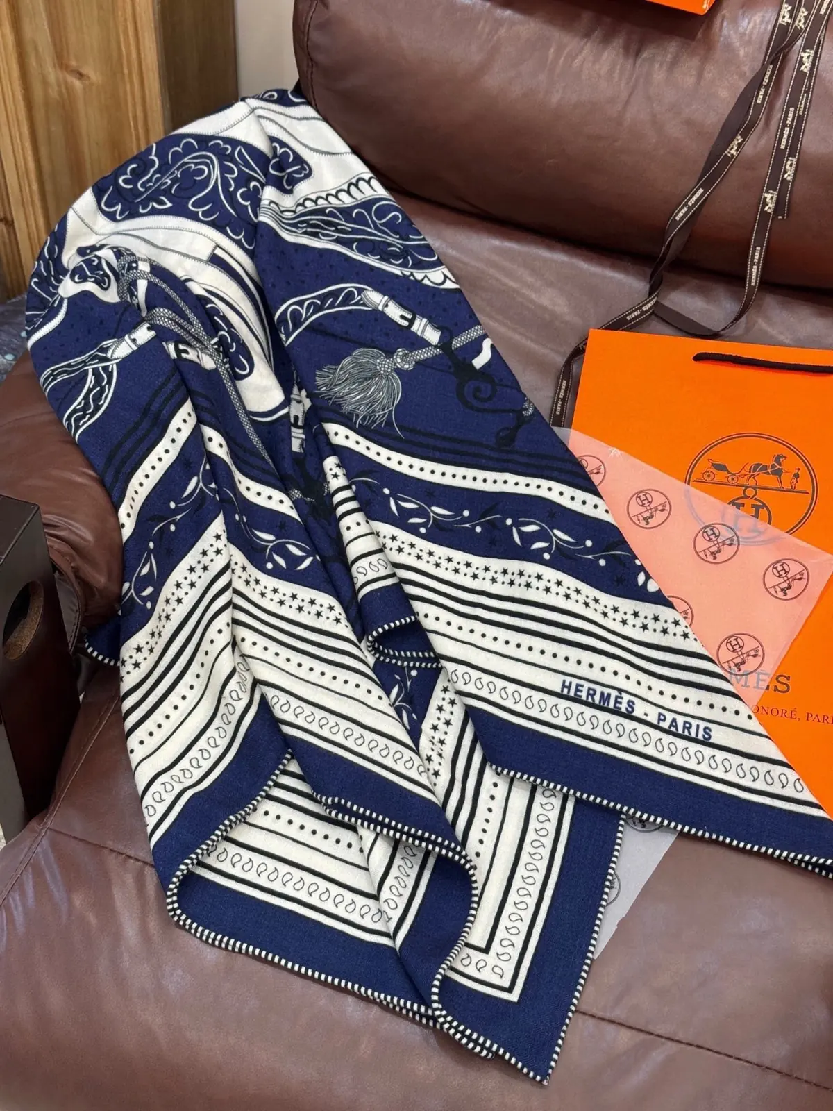 Scarf（围巾） Style Beige Scarf Lookbook Reference image 6