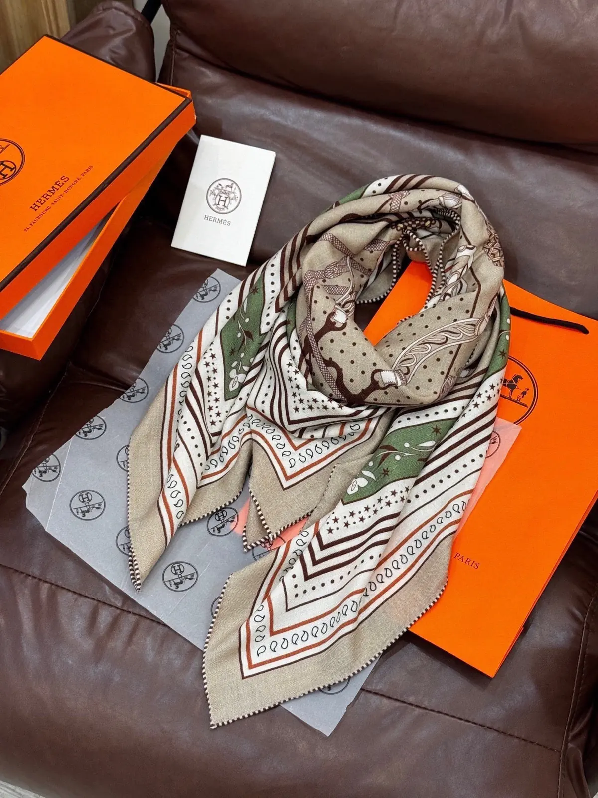 Scarf（围巾） Style Beige Scarf Lookbook Reference image 6