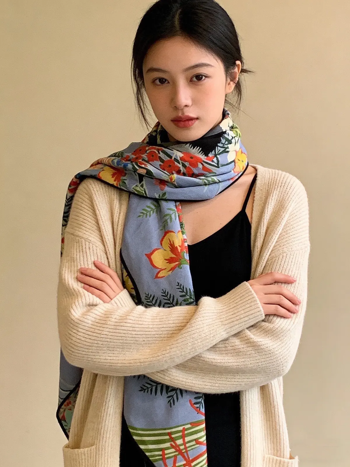 Scarf（围巾） Style Beige Shoulder Bag Lookbook Reference image 1