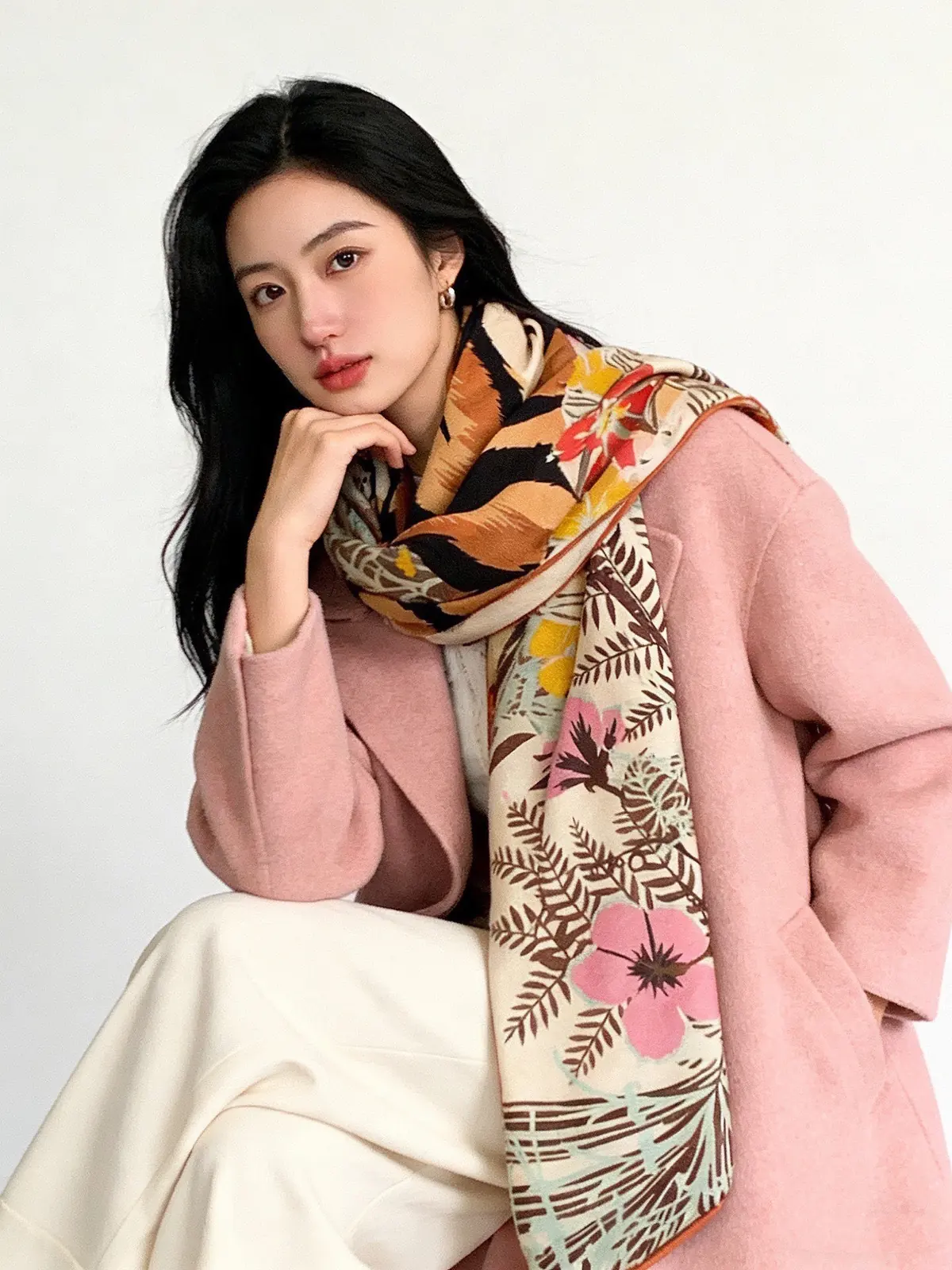 Scarf（围巾） Style Beige Shoulder Bag Lookbook Reference image 1